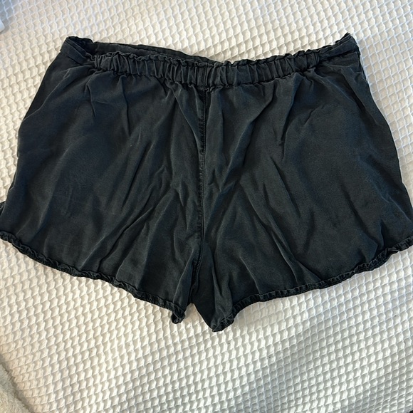 Brandy Melville black elastic drawstring waist shorts - Picture 2 of 2